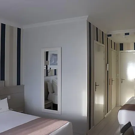 The Originals Miramar, Pontaillac فندق 3*